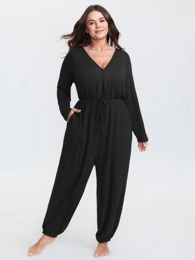 BloomChic Black stretchy V-Neck Drawstring Jumpsuit size 1X (14-16)